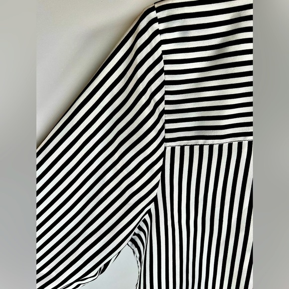 🌺The Limited B&W Blouse🌸🌺 - Picture 5 of 13